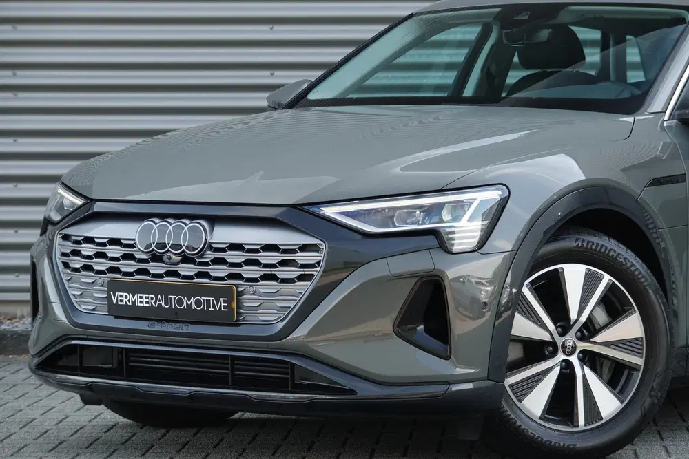 Audi Q8 e-tron 50 quattro Edition 95 kWh uit 2023, foto 2