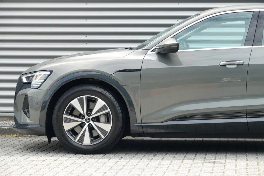 Audi Q8 e-tron 50 quattro Edition 95 kWh uit 2023, foto 9