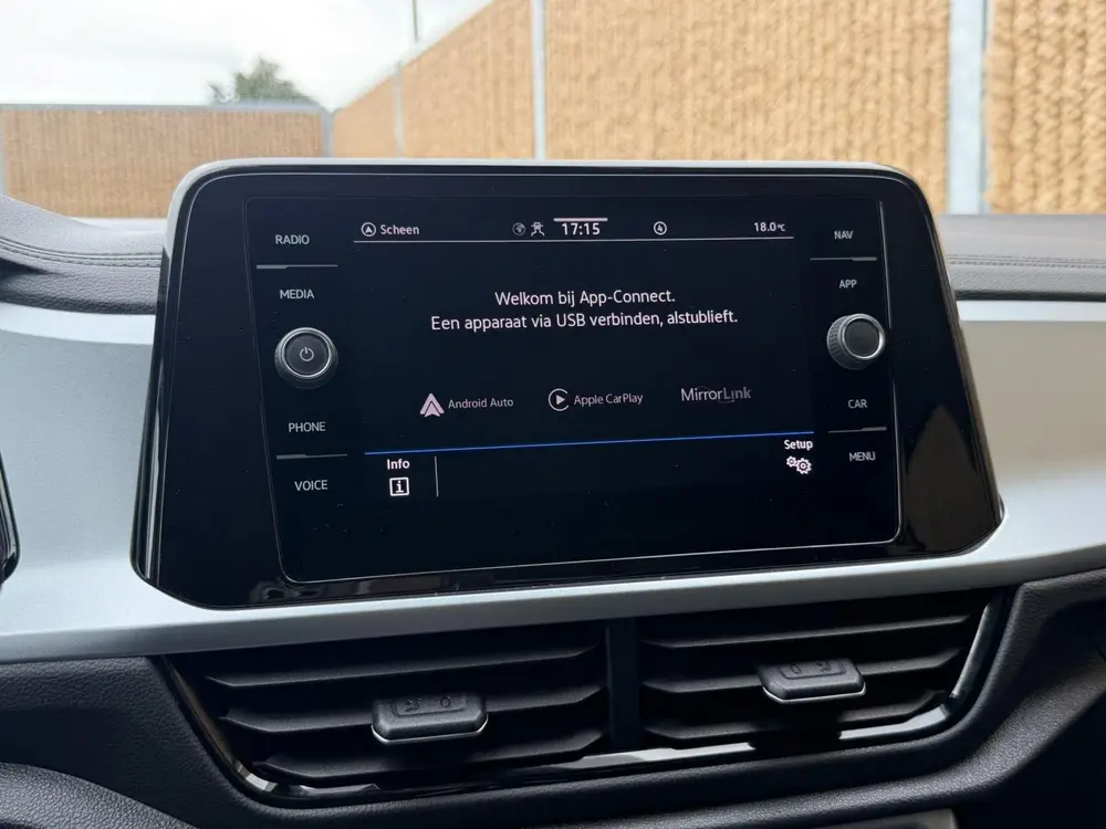 Volkswagen T-Roc 1.0 TSI Life 75 Edition Achteruitrijcamera uit 2022, foto 19