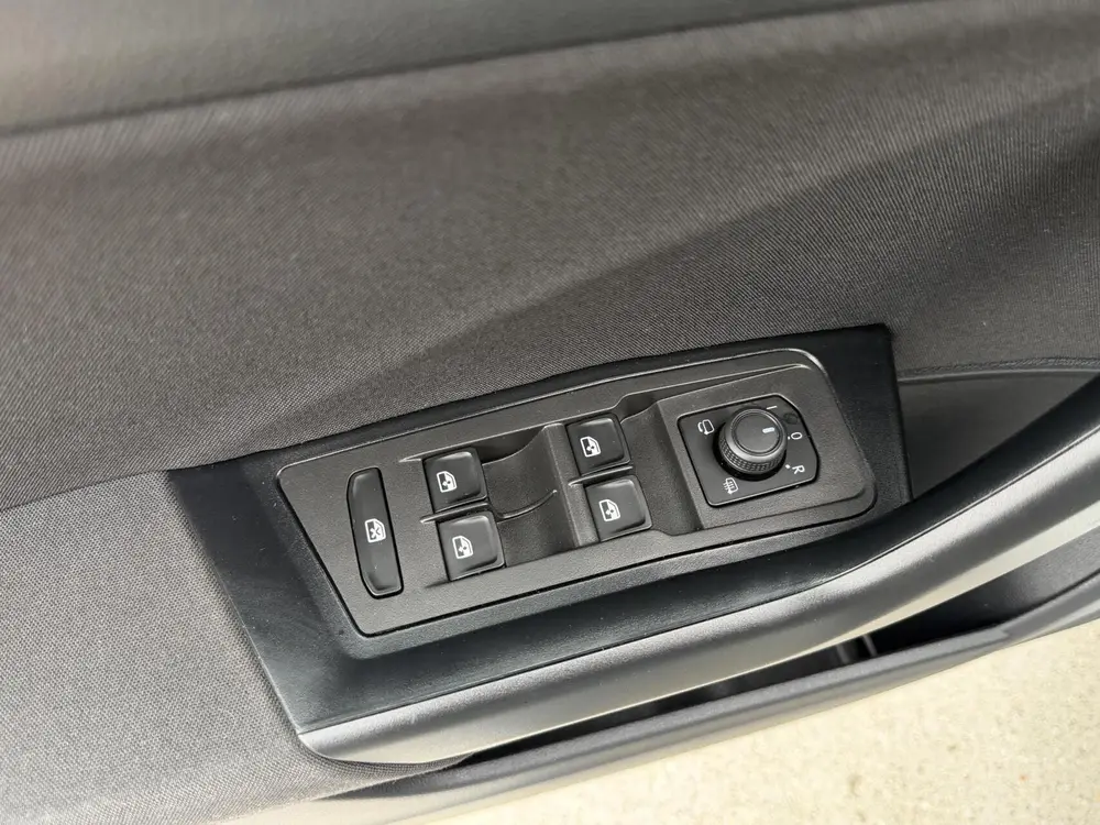 Volkswagen T-Roc 1.0 TSI Life 75 Edition Achteruitrijcamera uit 2022, foto 4