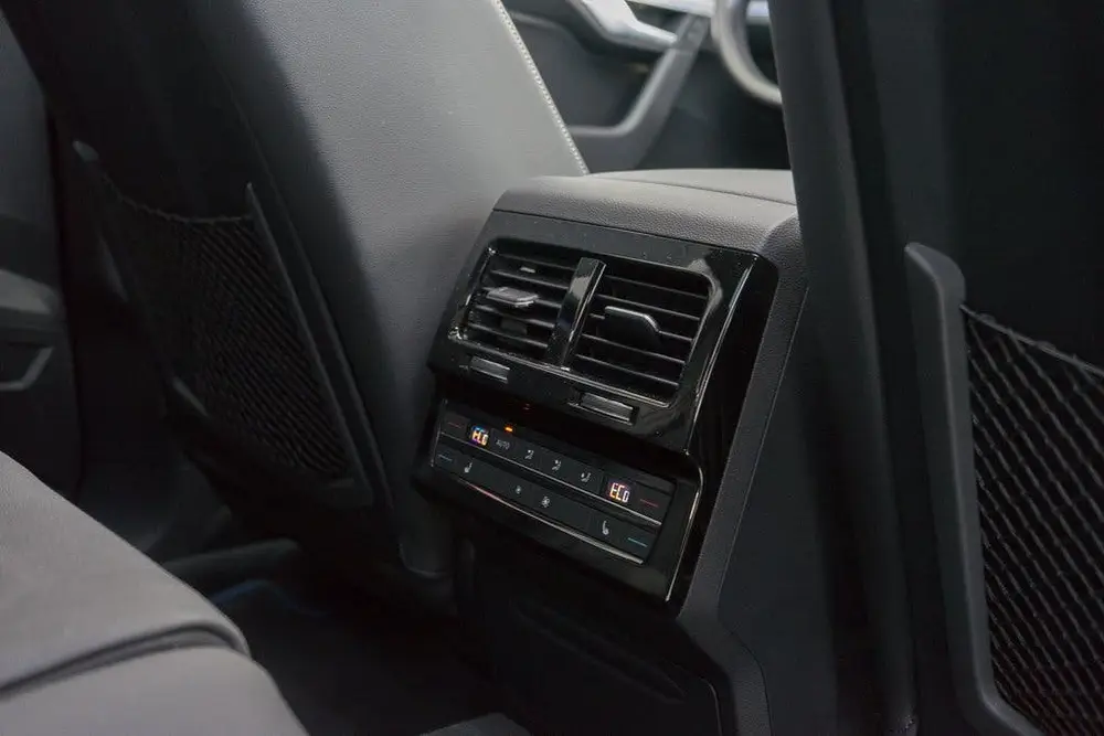 Volkswagen Touareg 3.0 TSI 4MOTION R / Dynaudio/ Trekhaak/ P uit 2021, foto 19