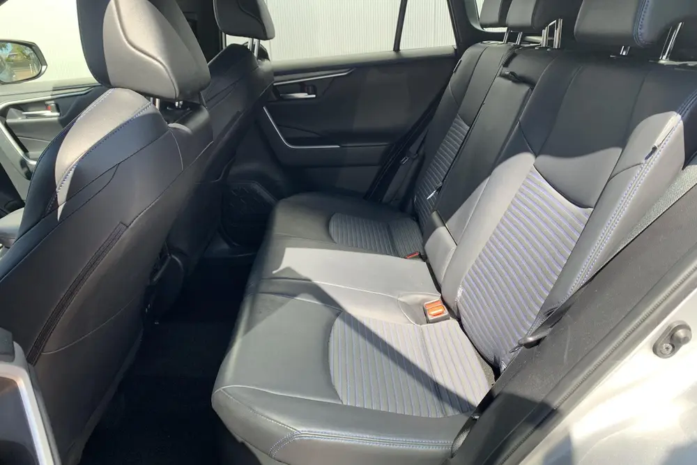 Toyota RAV4 2.5 Hybrid AWD Bi-Tone / Leer / Camera / Stoelve uit 2019, foto 8