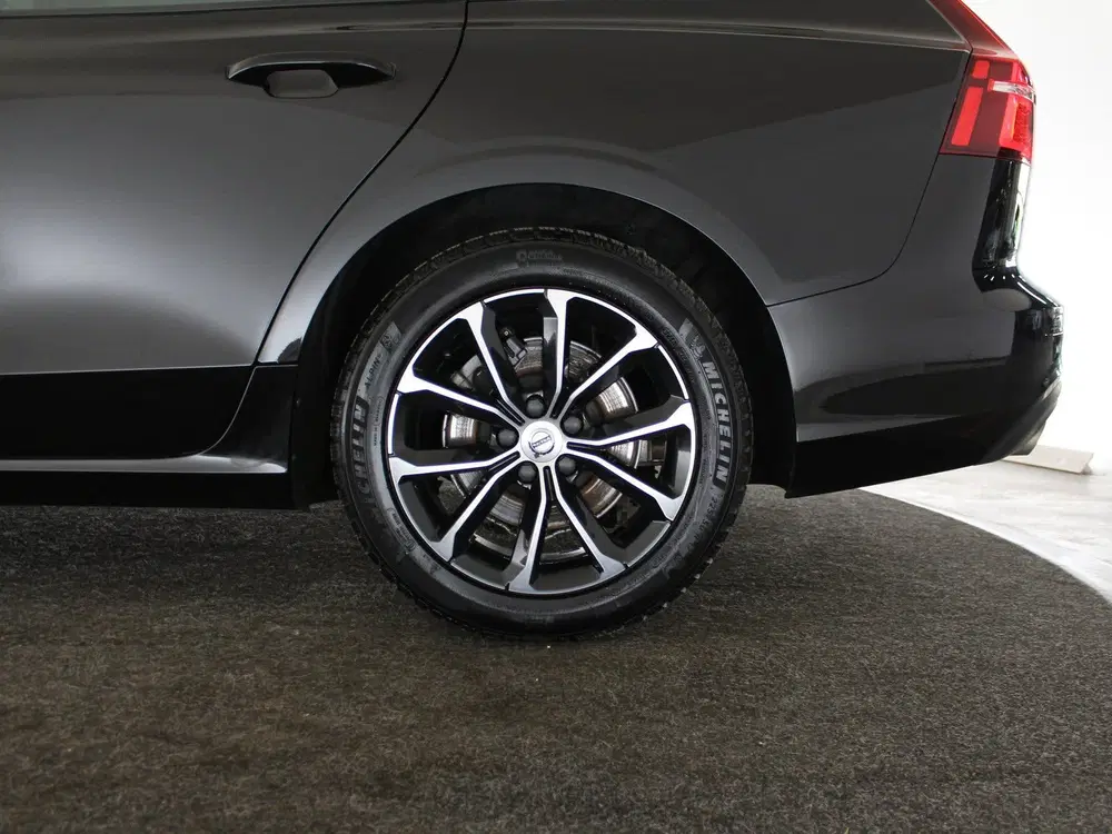 Volvo V60 2.0 B3 Momentum uit 2022, foto 19
