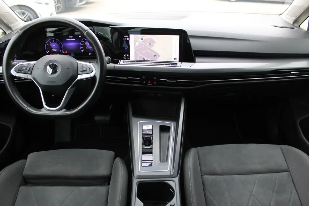 Volkswagen Golf 1.5 eTSI Style PANORAMADAK MEMORY ACC SFEER uit 2020, foto 2