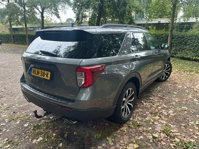 Ford Explorer 3.0 V6 Ecoboost Phev 457pk Aut 2021 Grijs uit 2021, foto 2