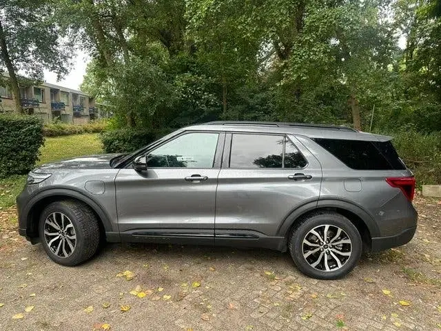 Ford Explorer 3.0 V6 Ecoboost Phev 457pk Aut 2021 Grijs uit 2021, foto 3