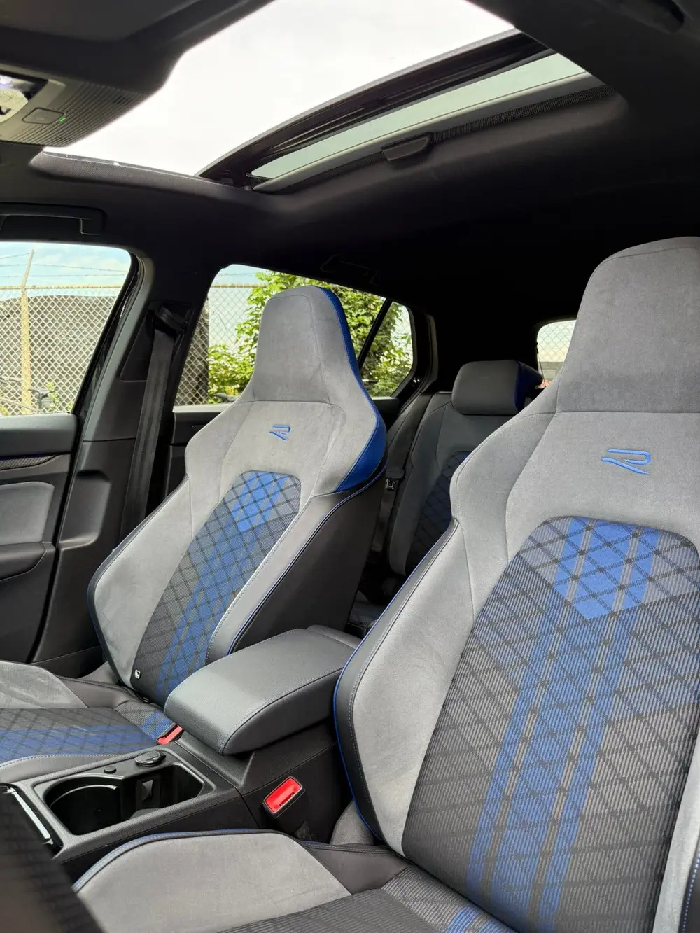 Volkswagen Golf 2.0 TSI 320pk 7-DSG 4MOTION 2022 Zwart uit 2022, foto 17