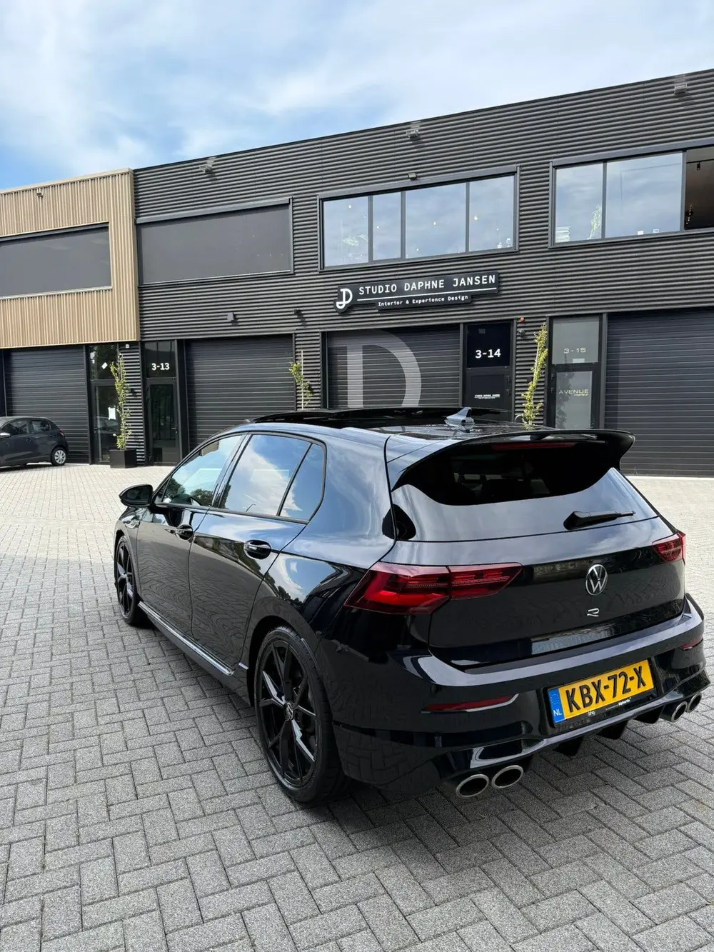 Volkswagen Golf 2.0 TSI 320pk 7-DSG 4MOTION 2022 Zwart uit 2022, foto 4