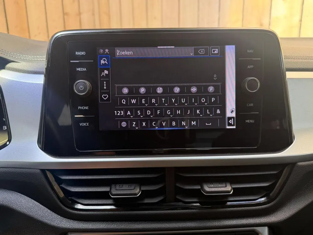Volkswagen T-Roc 1.0 TSI Life Business Achteruitrijcamera | uit 2022, foto 13