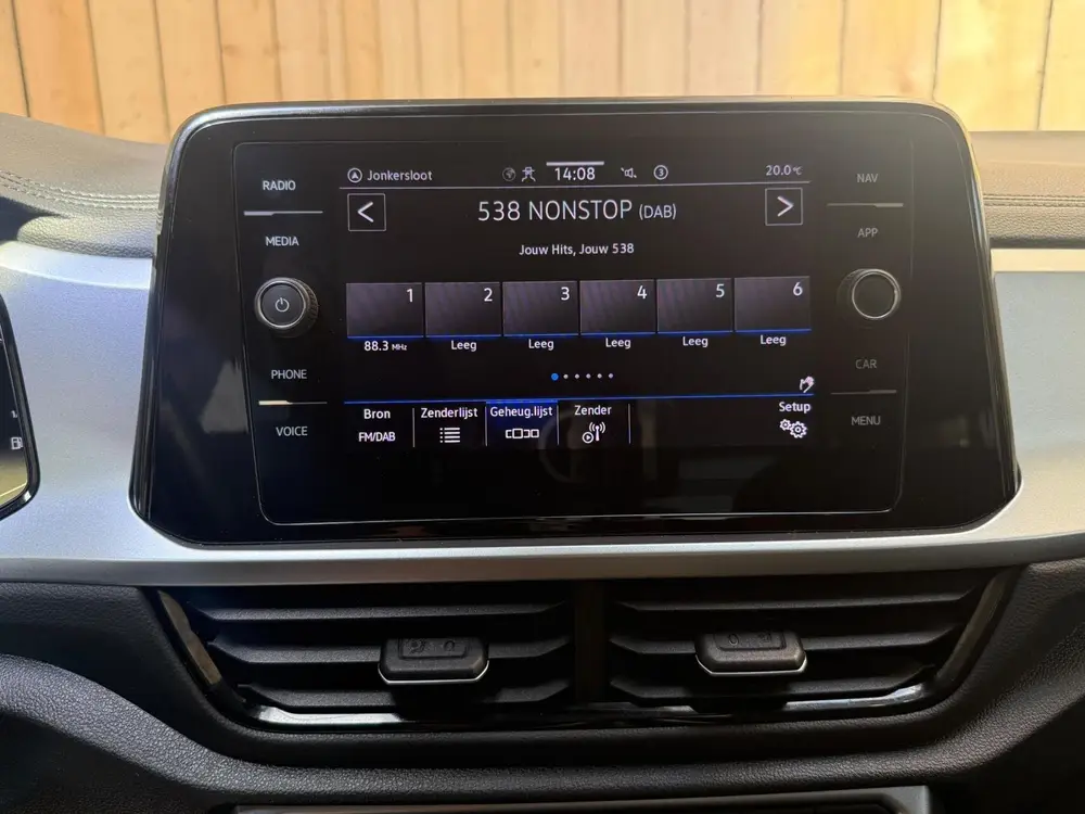 Volkswagen T-Roc 1.0 TSI Life Business Achteruitrijcamera | uit 2022, foto 15