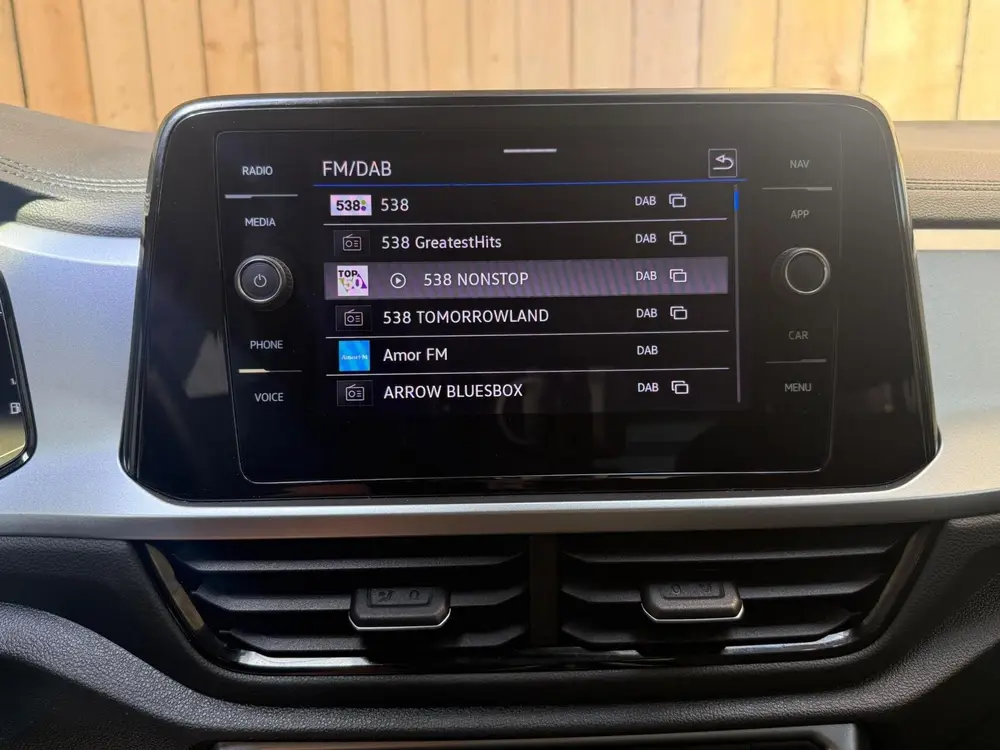 Volkswagen T-Roc 1.0 TSI Life Business Achteruitrijcamera | uit 2022, foto 17
