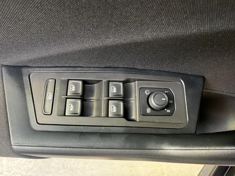 Volkswagen T-Roc 1.0 TSI Life Business Achteruitrijcamera | uit 2022, foto 4