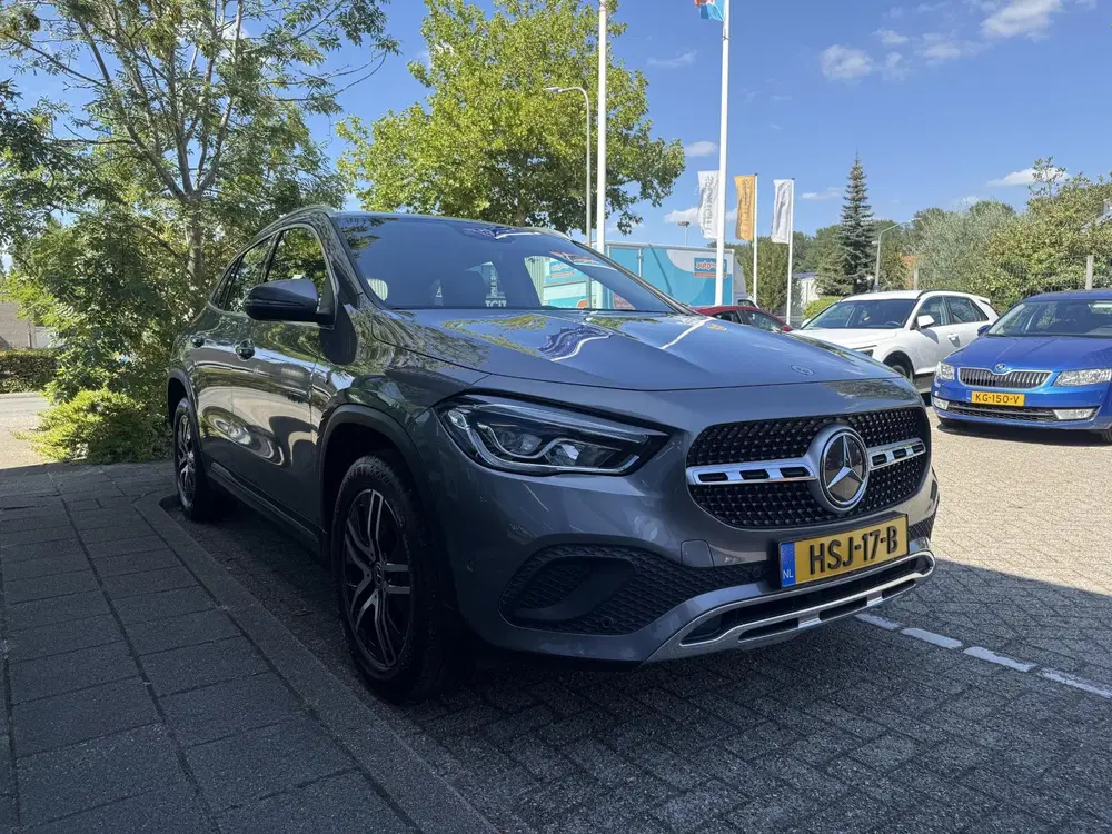 Mercedes-Benz GLA 250 e Progressive uit 2021, foto 3
