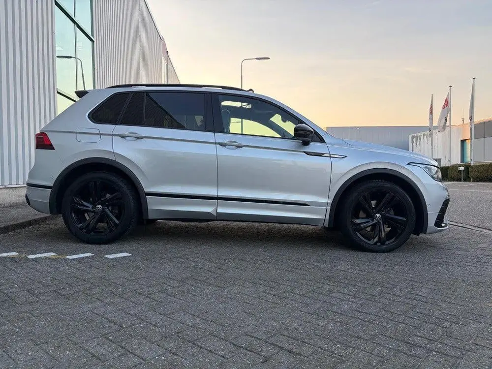 Volkswagen Tiguan VW Tiguan 1.5 TSI R-Line Black Style - Business+ 150 PK uit 2021, foto 2