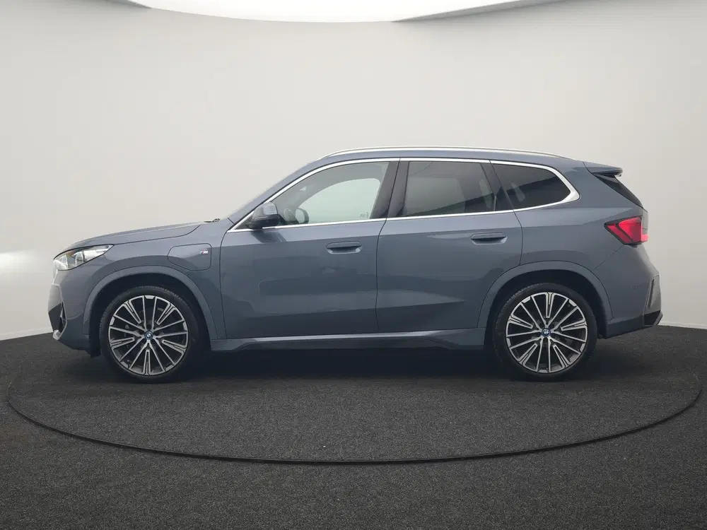 BMW X1 xDrive30e M Sport PHEV 326pk Dealer O.H. uit 2023, foto 2