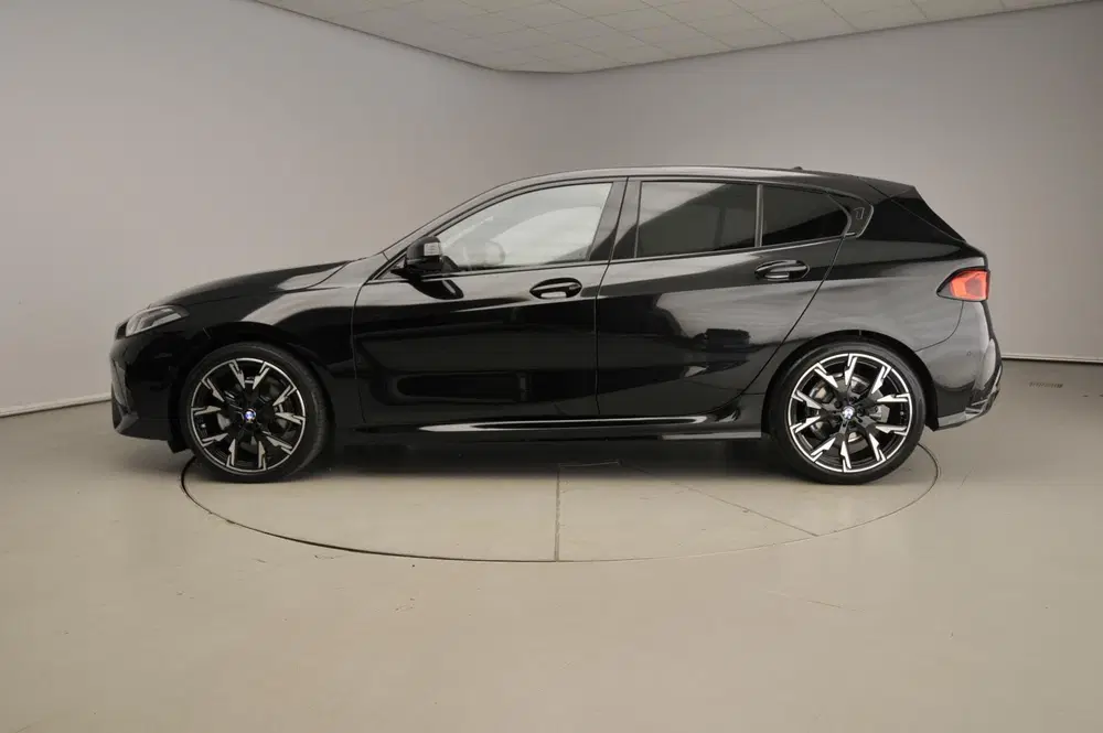 BMW 1-serie 5-deurs 120 uit 2026, foto 2