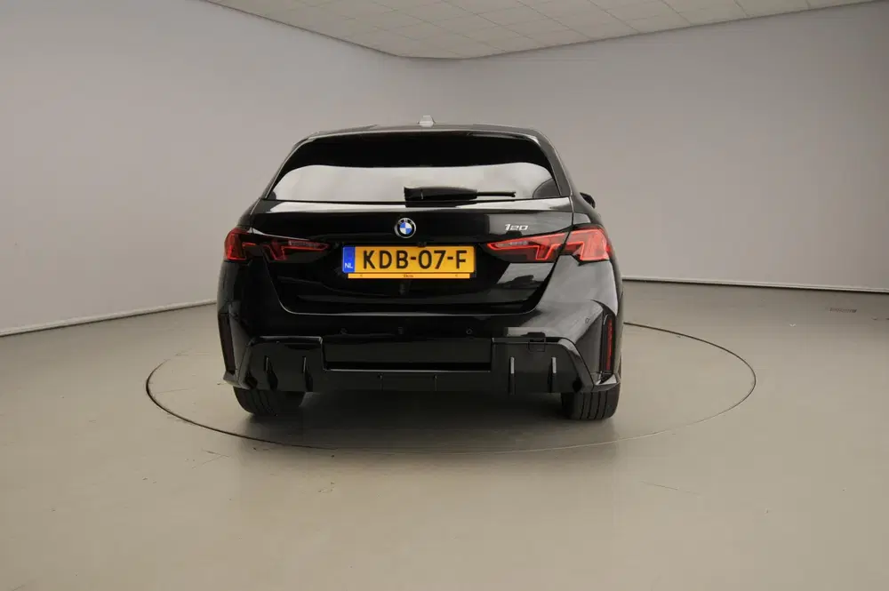 BMW 1-serie 5-deurs 120 uit 2026, foto 3