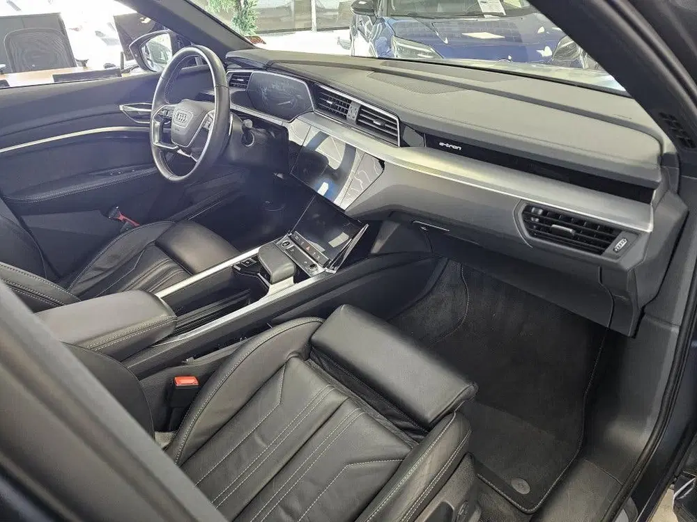 Audi e-tron 55 quattro S Line uit 2021, foto 10