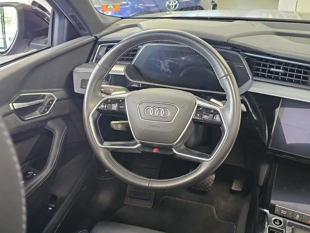 Audi e-tron 55 quattro S Line uit 2021, foto 11