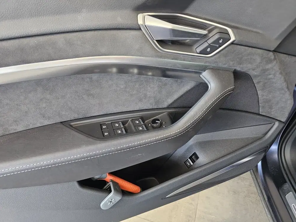 Audi e-tron 55 quattro S Line uit 2021, foto 18