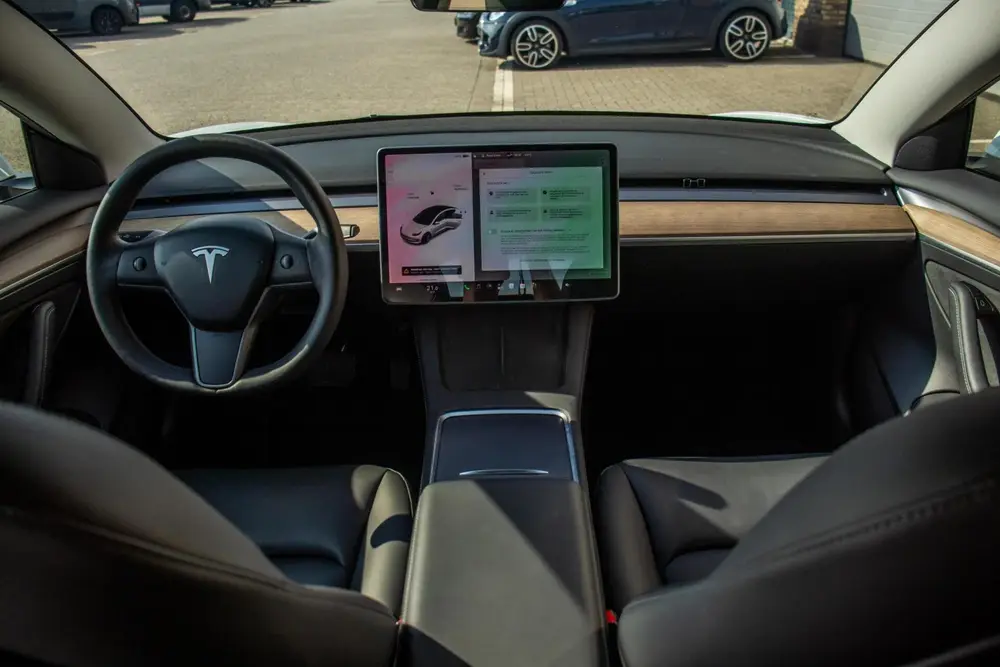 Tesla Model 3 Standard RWD Plus 60 kWh uit 2021, foto 13