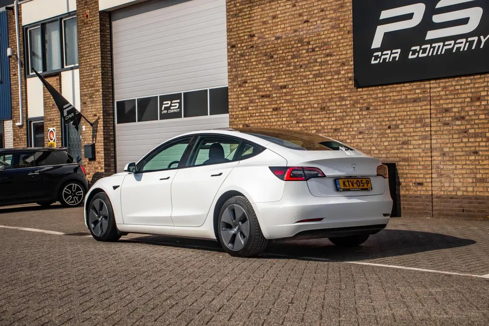 Tesla Model 3 Standard RWD Plus 60 kWh uit 2021, foto 4