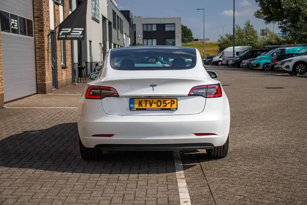 Tesla Model 3 Standard RWD Plus 60 kWh uit 2021, foto 5