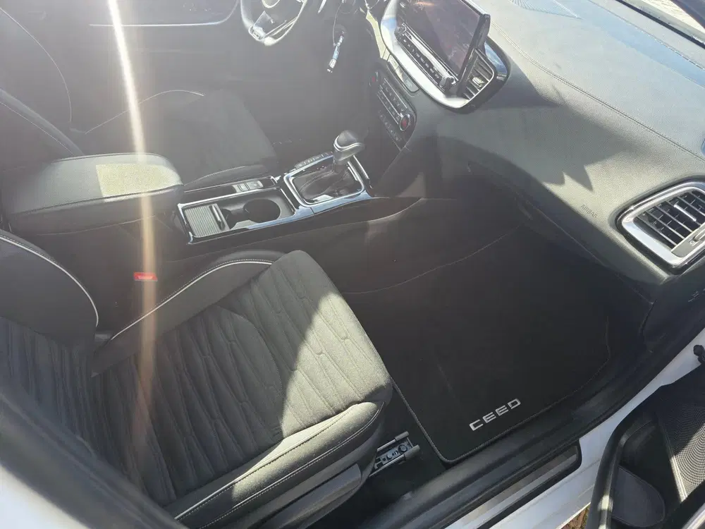 Kia ProCeed 1.5 T-GDi GT-Lineautomaat uit 2022, foto 15