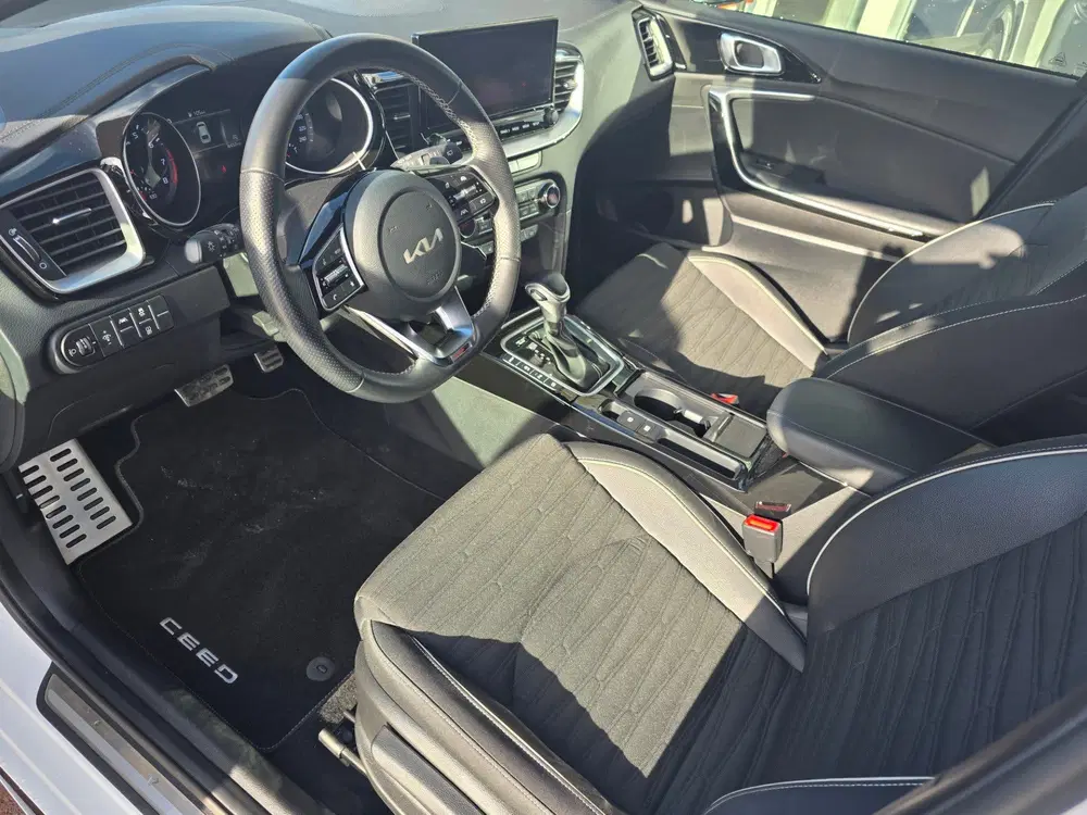 Kia ProCeed 1.5 T-GDi GT-Lineautomaat uit 2022, foto 19