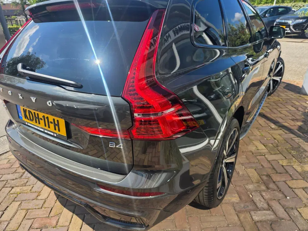 Volvo XC60 2.0 B4 R Design Inscription uit 2022, foto 16