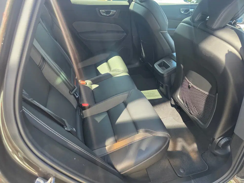 Volvo XC60 2.0 B4 R Design Inscription uit 2022, foto 17