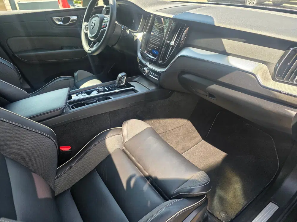 Volvo XC60 2.0 B4 R Design Inscription uit 2022, foto 20