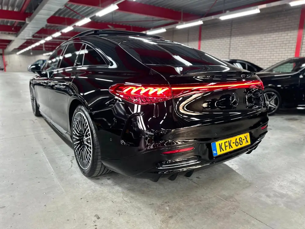 Mercedes-Benz EQS uit 2022, foto 2