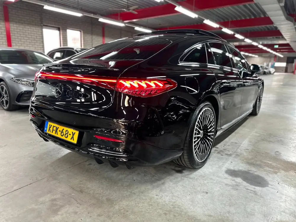 Mercedes-Benz EQS uit 2022, foto 4