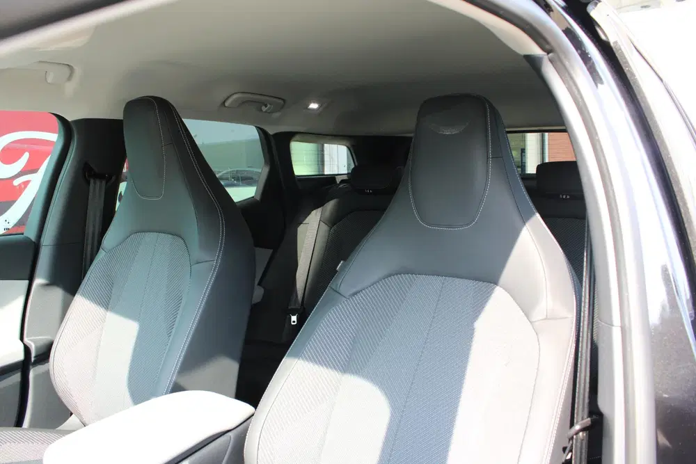 Ford Explorer Select Extended Range AWD 79 kWh uit 2025, foto 10
