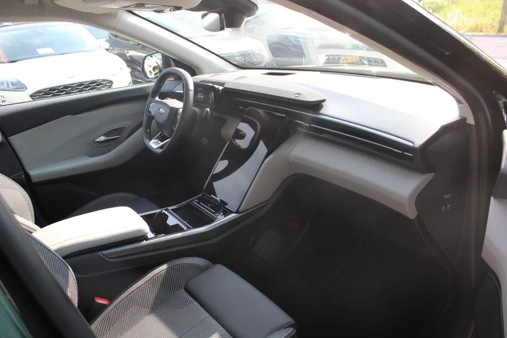 Ford Explorer Select Extended Range AWD 79 kWh uit 2025, foto 13
