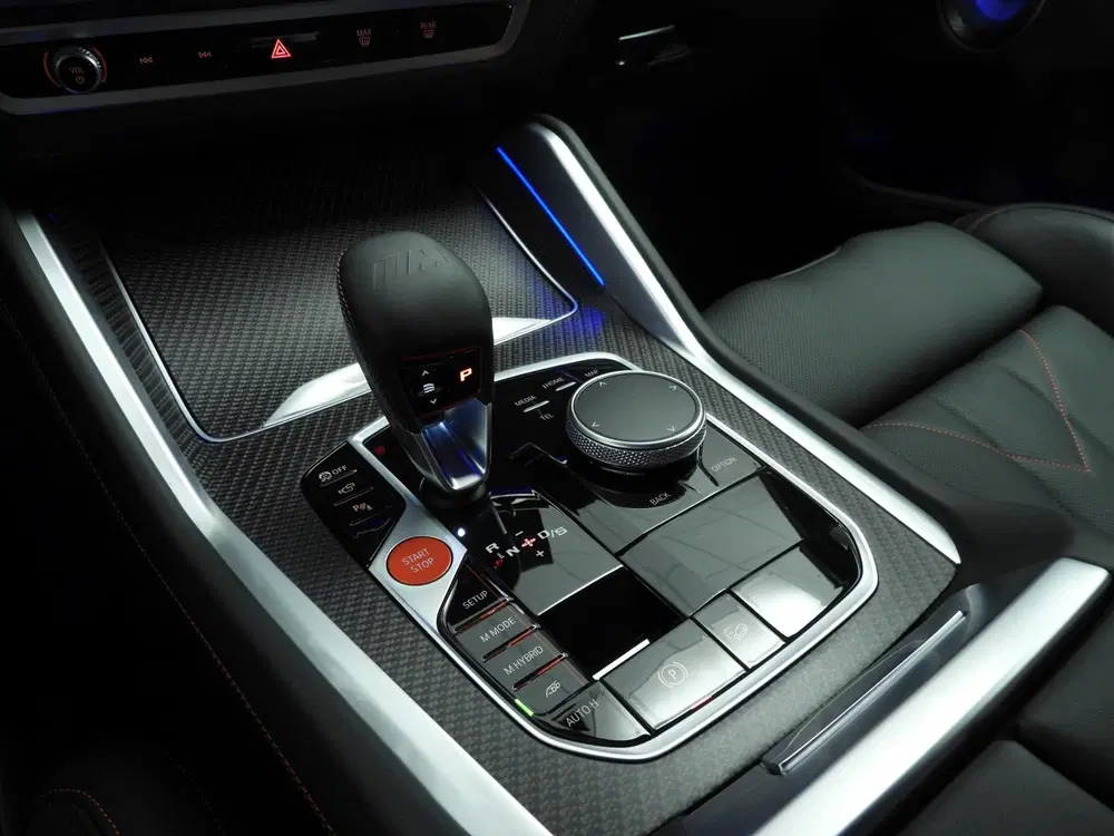 BMW XM PHEV Label Red uit 2024, foto 12