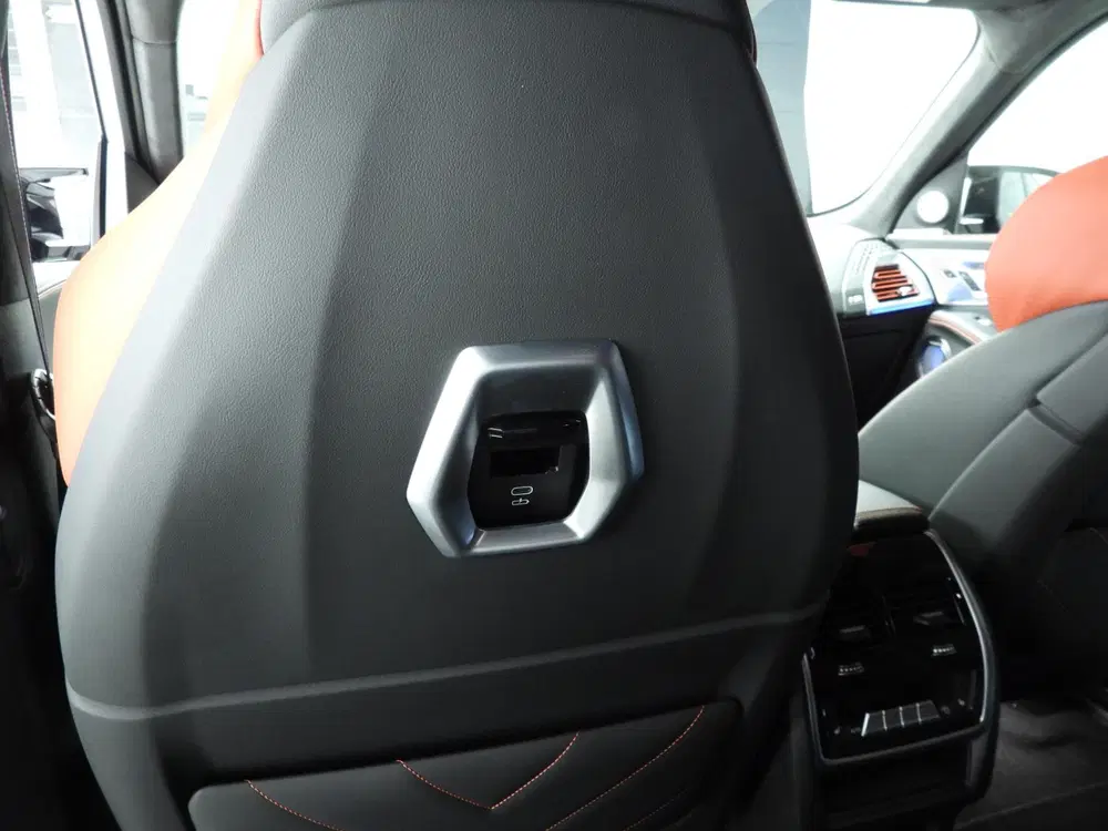 BMW XM PHEV Label Red uit 2024, foto 15