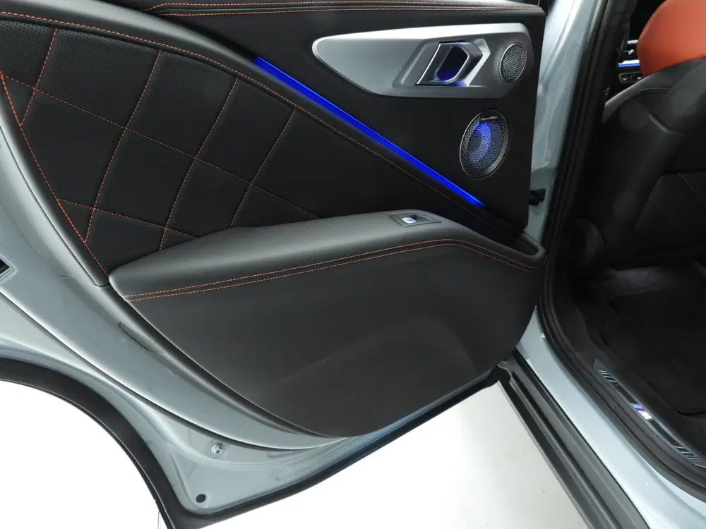 BMW XM PHEV Label Red uit 2024, foto 16