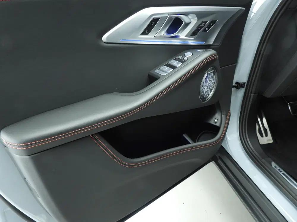 BMW XM PHEV Label Red uit 2024, foto 19