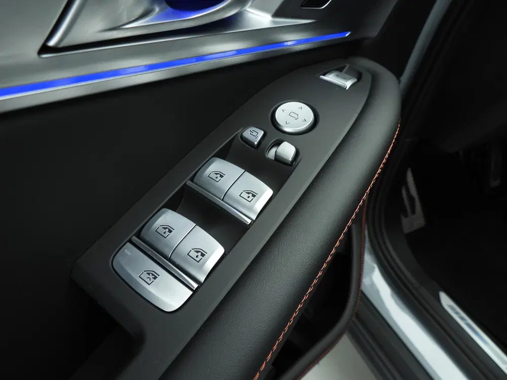 BMW XM PHEV Label Red uit 2024, foto 20