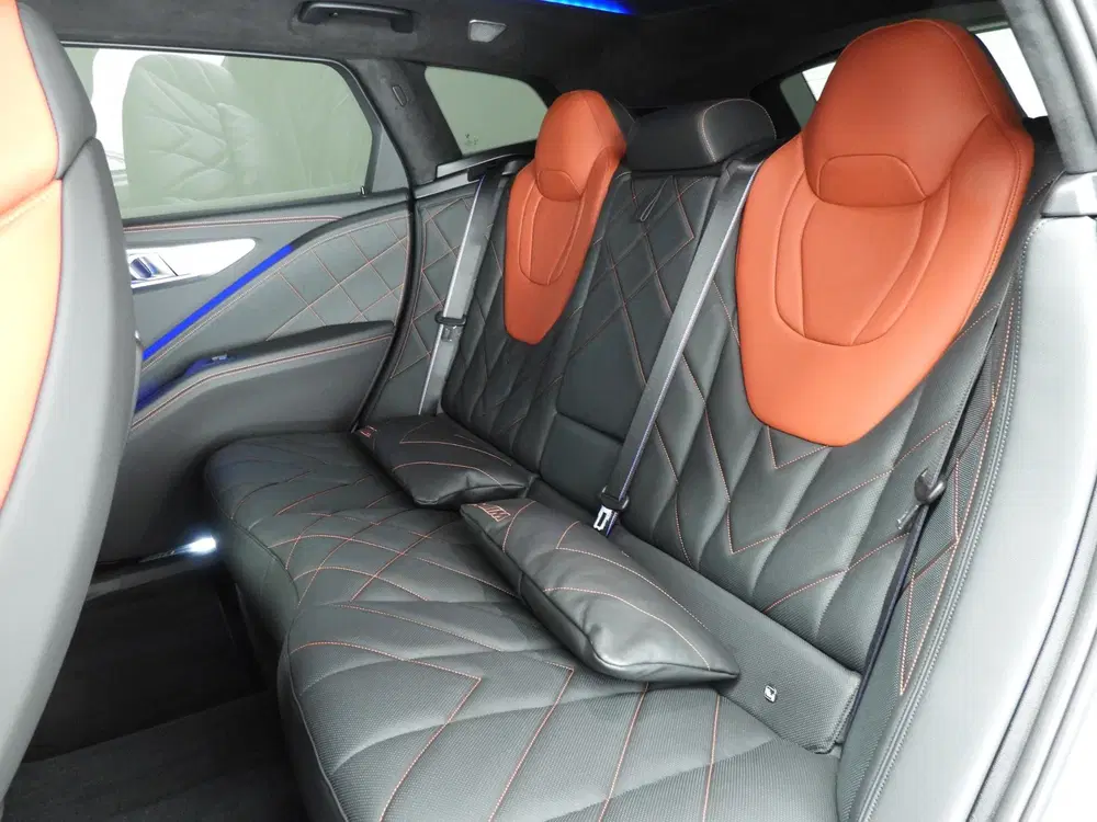 BMW XM PHEV Label Red uit 2024, foto 5