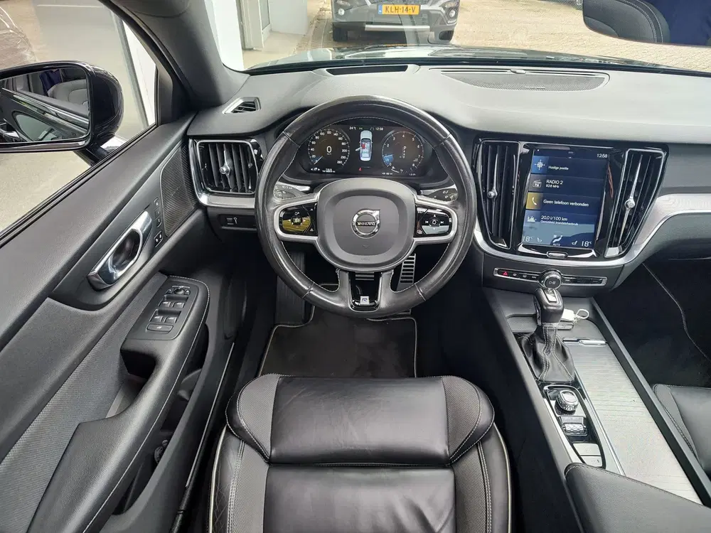 Volvo S60 2.0 T4 R-DESIGN AUTOMAAT Lederen sportstoe uit 2020, foto 12