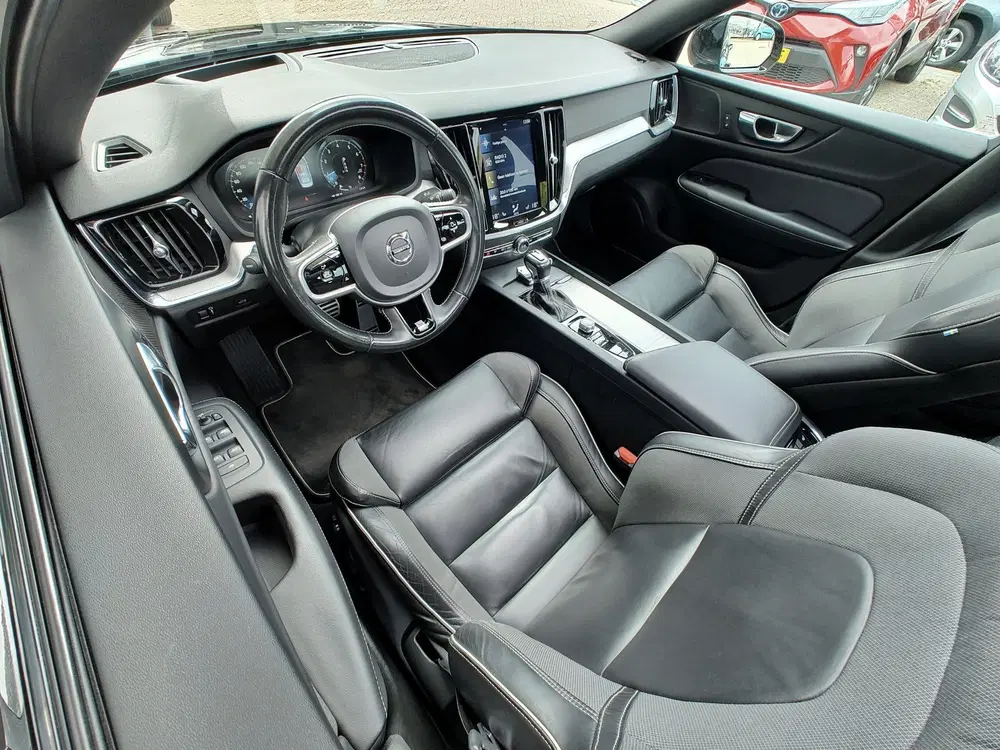 Volvo S60 2.0 T4 R-DESIGN AUTOMAAT Lederen sportstoe uit 2020, foto 14