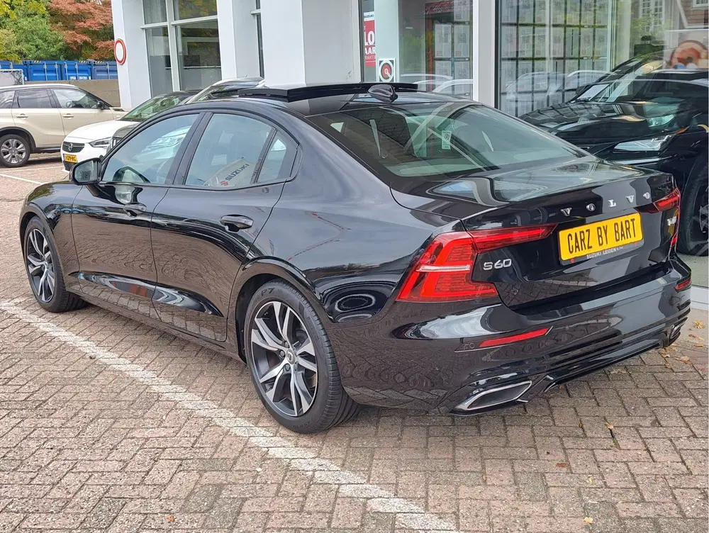 Volvo S60 2.0 T4 R-DESIGN AUTOMAAT Lederen sportstoe uit 2020, foto 3