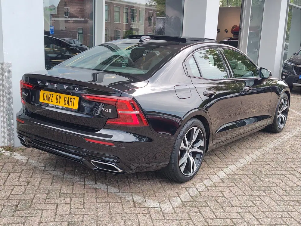 Volvo S60 2.0 T4 R-DESIGN AUTOMAAT Lederen sportstoe uit 2020, foto 5