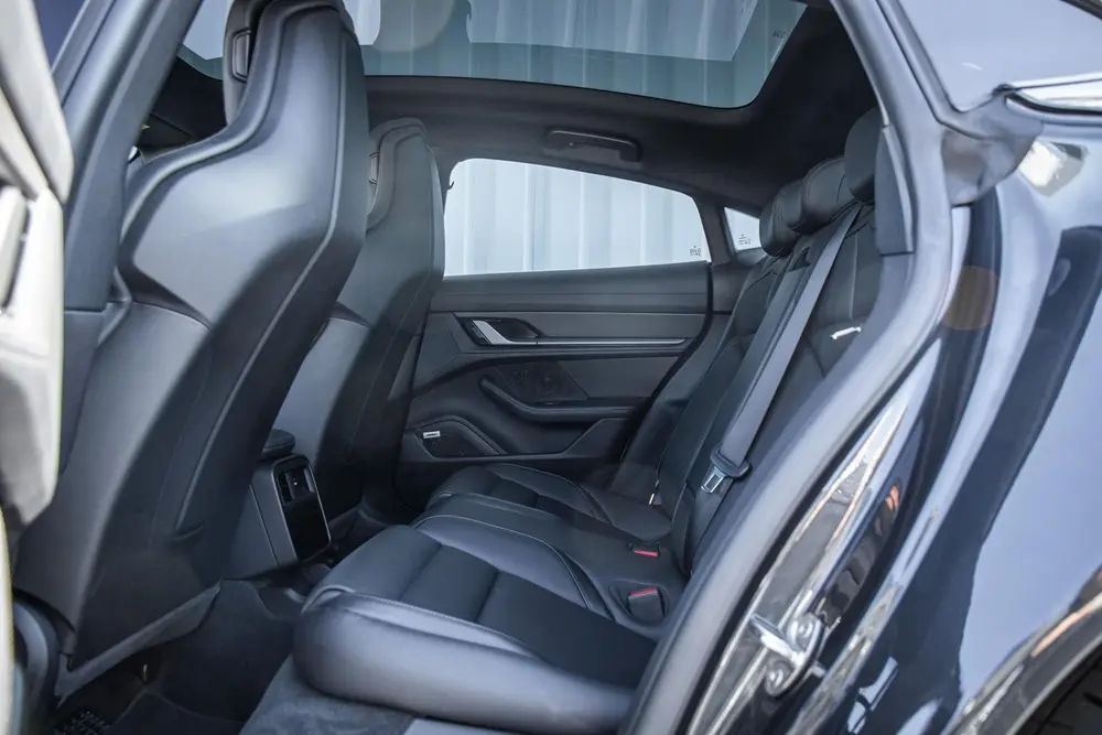 Porsche Taycan 4S 490pk Performance 84 kWh uit 2020, foto 18