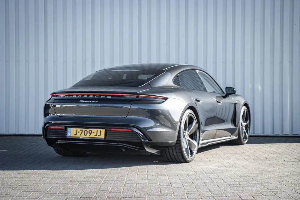 Porsche Taycan 4S 490pk Performance 84 kWh uit 2020, foto 2