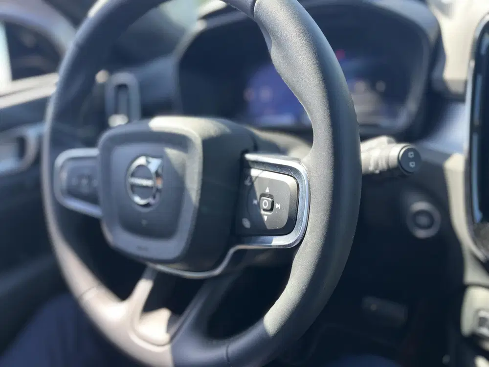 Volvo XC40 B4 Plus Dark uit 2025, foto 12