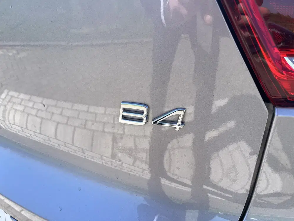 Volvo XC40 B4 Plus Dark uit 2025, foto 14